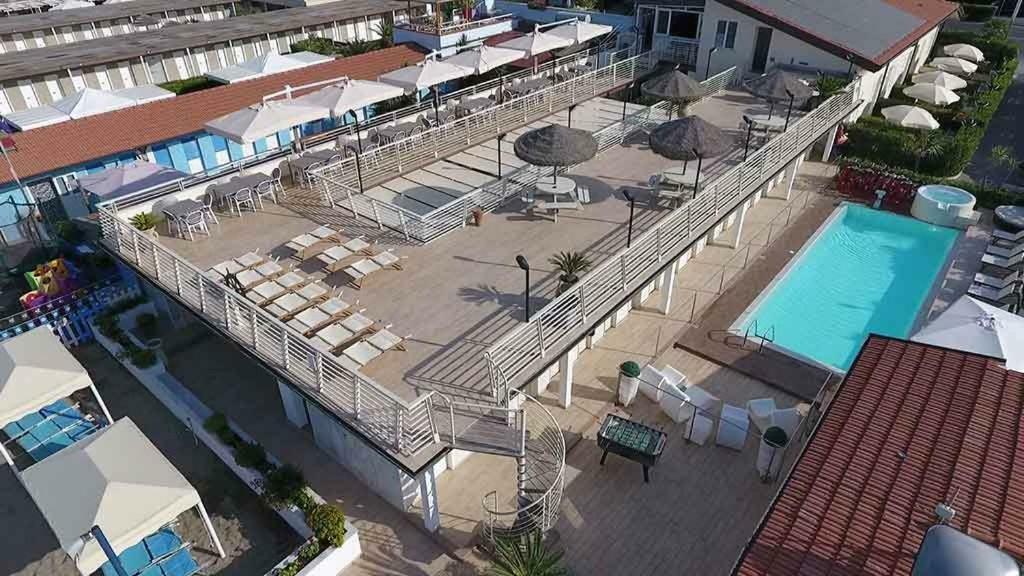 Hotel Delfino Marina Di Carrara Exteriör bild