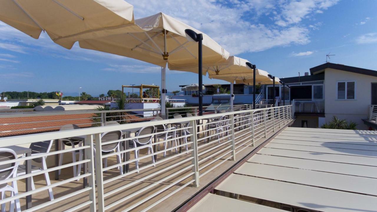 Hotel Delfino Marina Di Carrara Exteriör bild