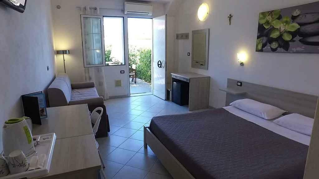 Hotel Delfino Marina Di Carrara Exteriör bild